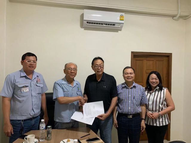 泰国大统与Dr.Suriyant Boonnarkka与Mr.Somkiat签属合作意向书啰!